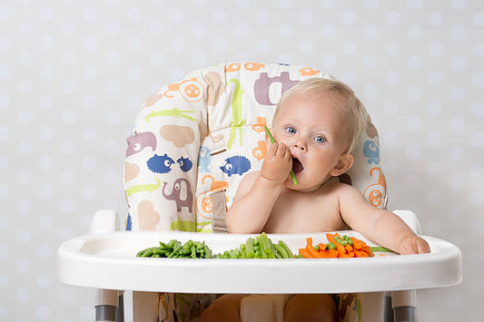 What are the steps to safely introduce solid foods to infants and prevent choking hazards?