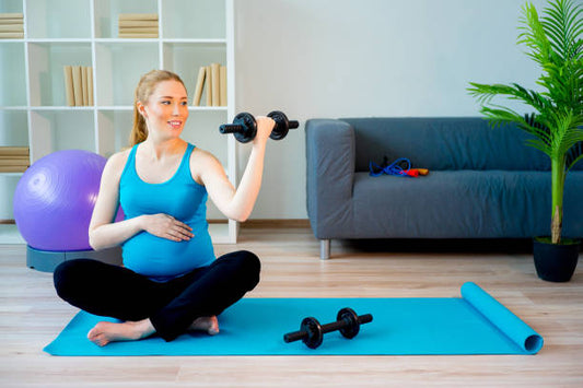 How can pregnant women create a safe and effective exercise routine?